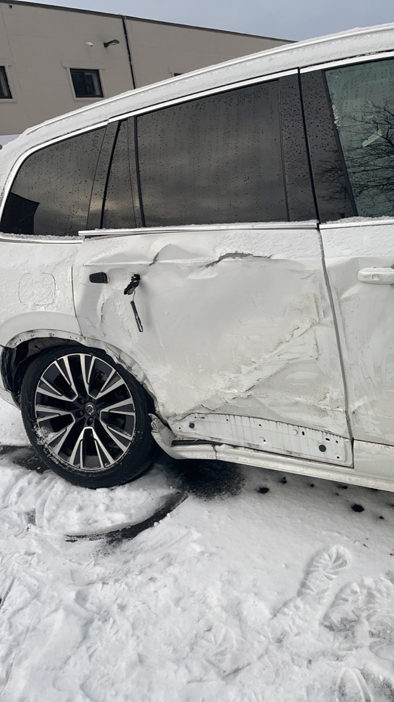 Vehículo con daños de accidente atendido por XXCELL Towing