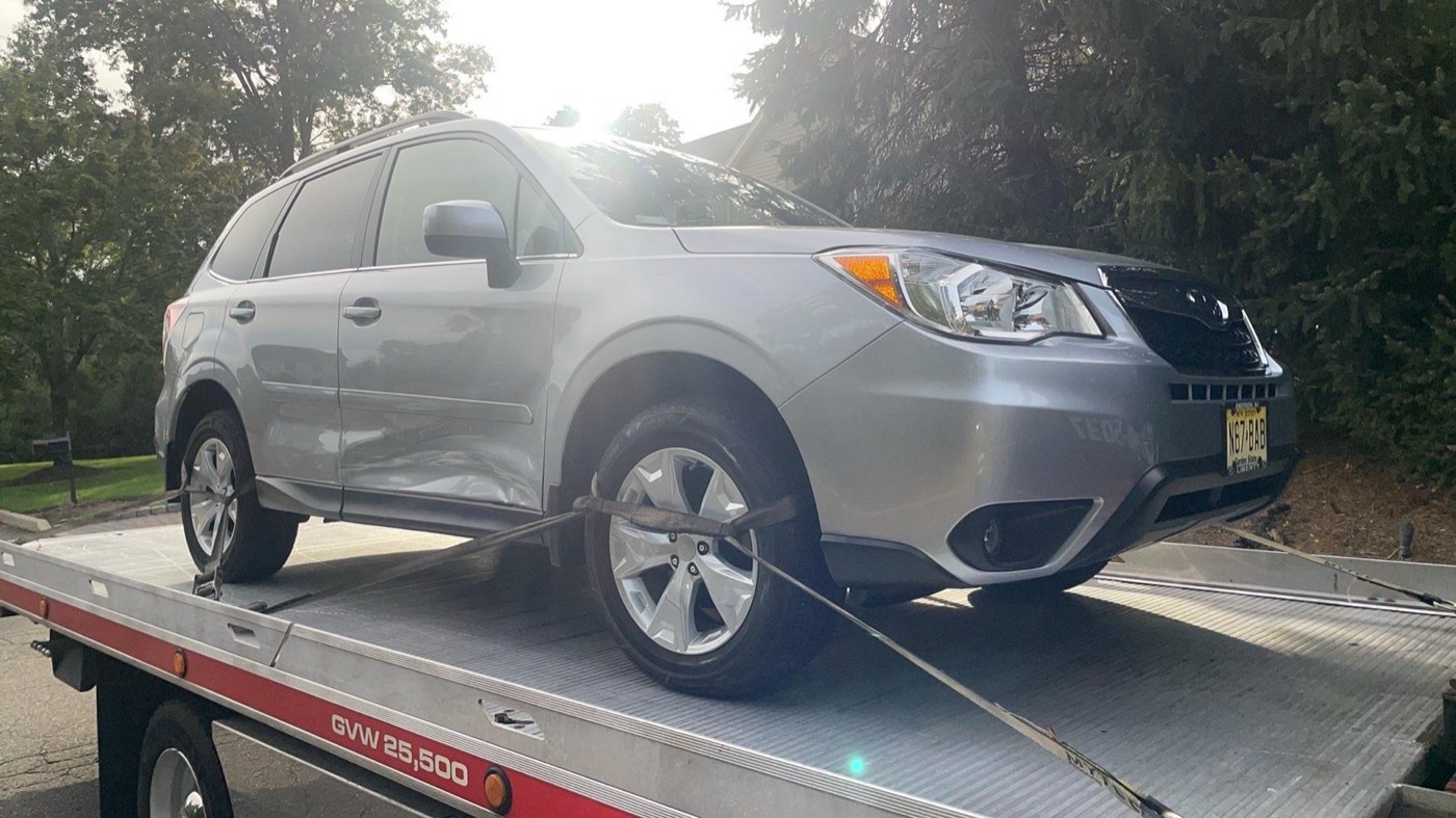 Recuperación de un vehículo accidentado por XXCELL Towing