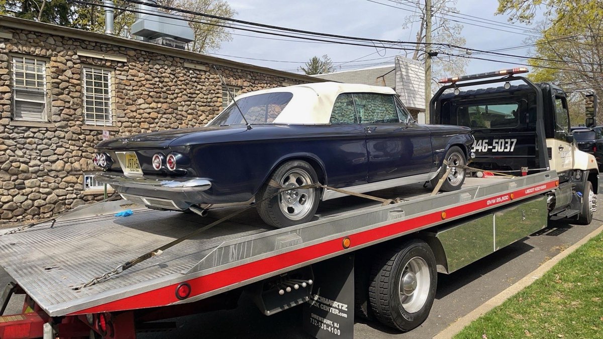 Classic car transported by XXCELL Towing