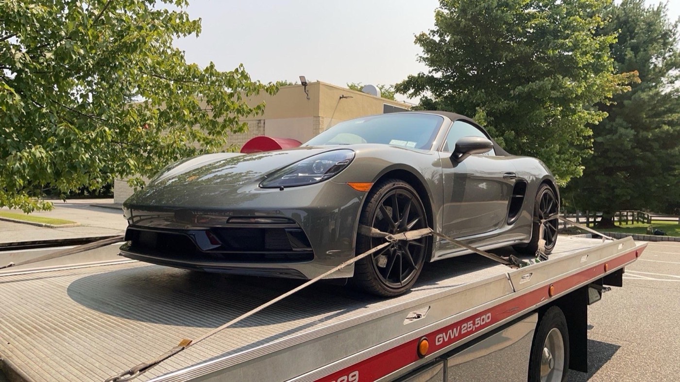 Porsche Boxster transportado por XXCELL Towing