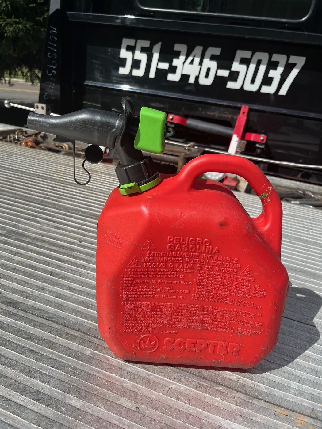 Equipo de entrega de gasolina utilizado por XXCELL Towing en Bergen County, NJ