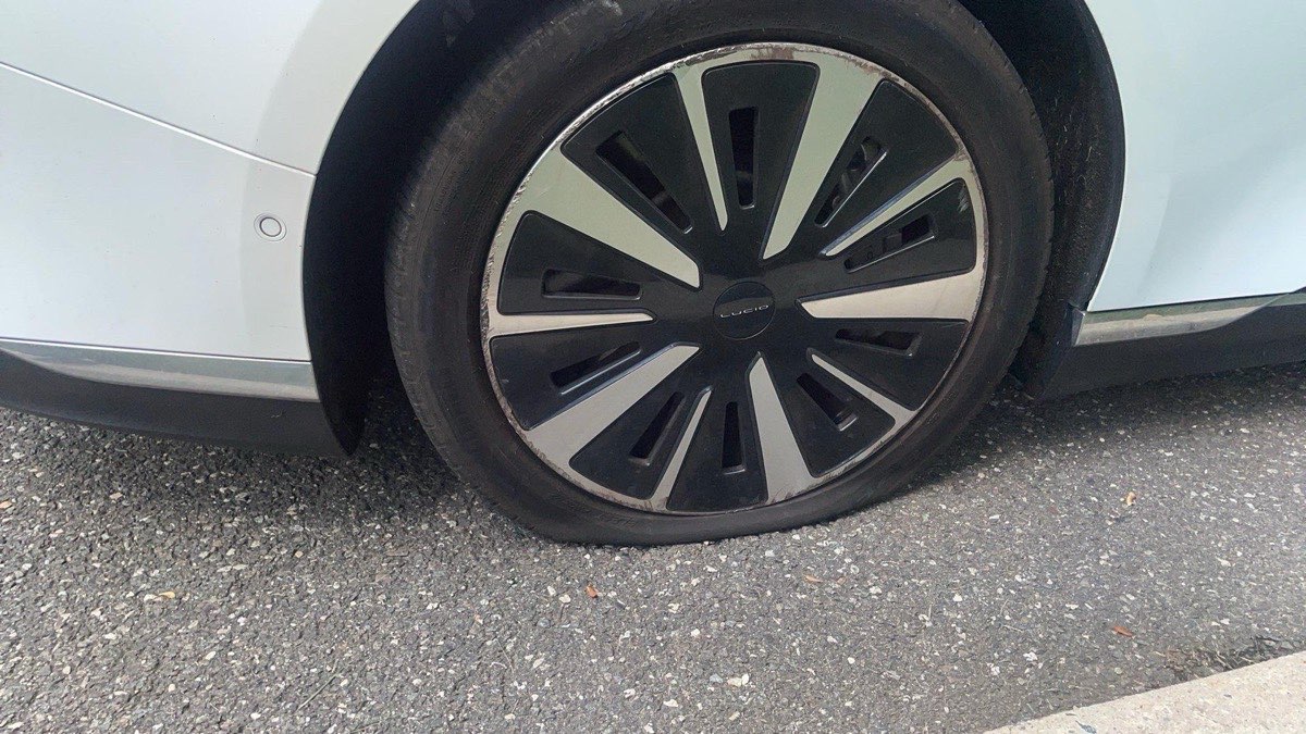 Lucid flat tire roadside assistance serving Emerson NJ